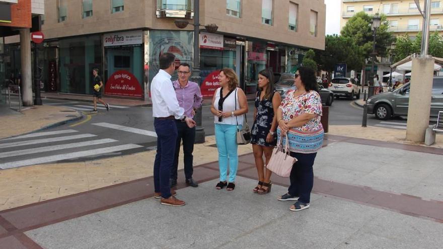 La alcaldesa visitó ayer las obras junto a técnicos y responsables de los trabajos.