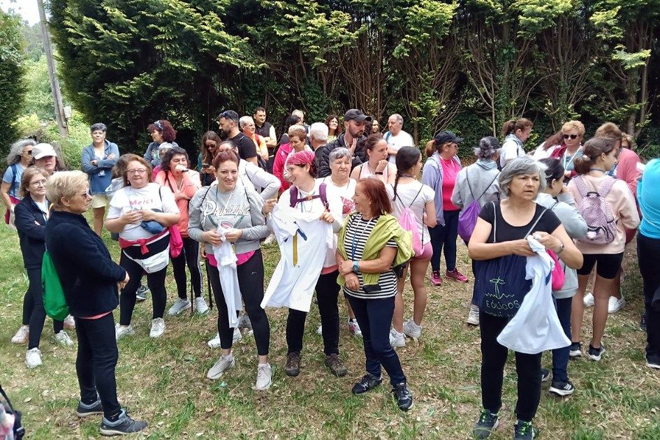 Participantes en la ruta por la Vía Mariana luso-galaica, a su paso por Valga.