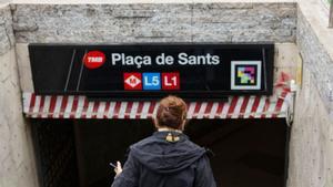 Els ascensors del metro de Plaça de Sants continuen en l’aire