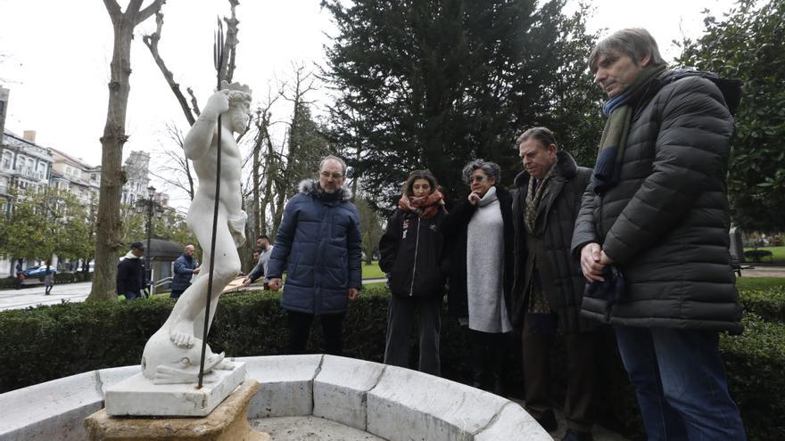 VÍDEO: El "Neptuno" vuelve al Campo San Francisco en Oviedo: así fue su instalación