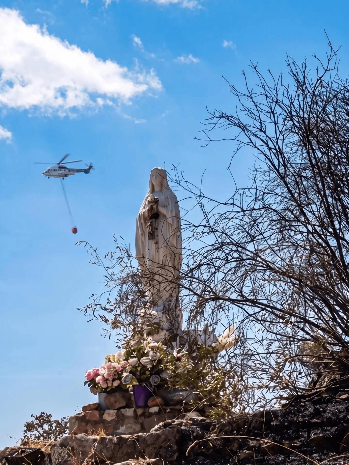 Ermita de Los Pinares tras el paso del fuego.