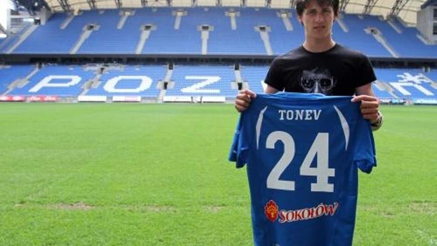 El joven Aleksandar Tonev del Lech Poznan.