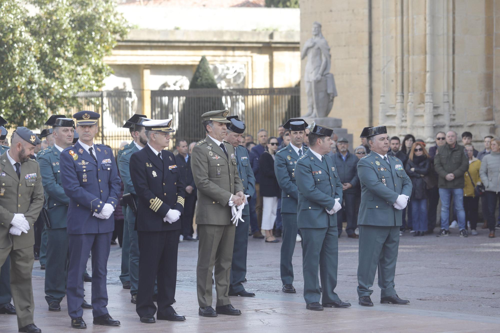 En imágenes: funeral en la catedral de Oviedo del guardia civil que evitó una masacre ciclista en Pravia