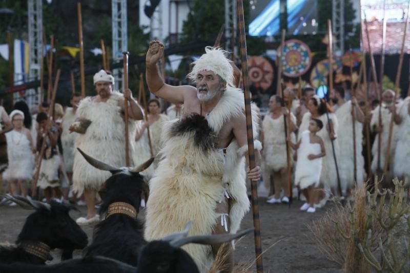 Representación del hallazgo de la Virgen de Candelaria por los guanches 2016