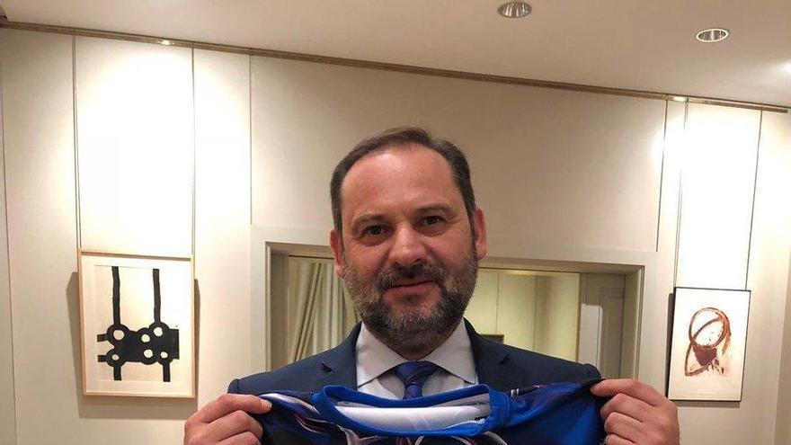 El ministro de Fomento también tiene la camiseta del Zamora CF