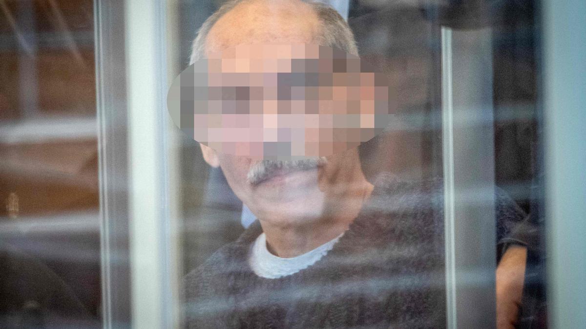 El exagente de los servicios secretos del régimen sirio Anwar Raslan, fotografiado el pasado 23 de abril en una vista en el tribunal de Coblenza.