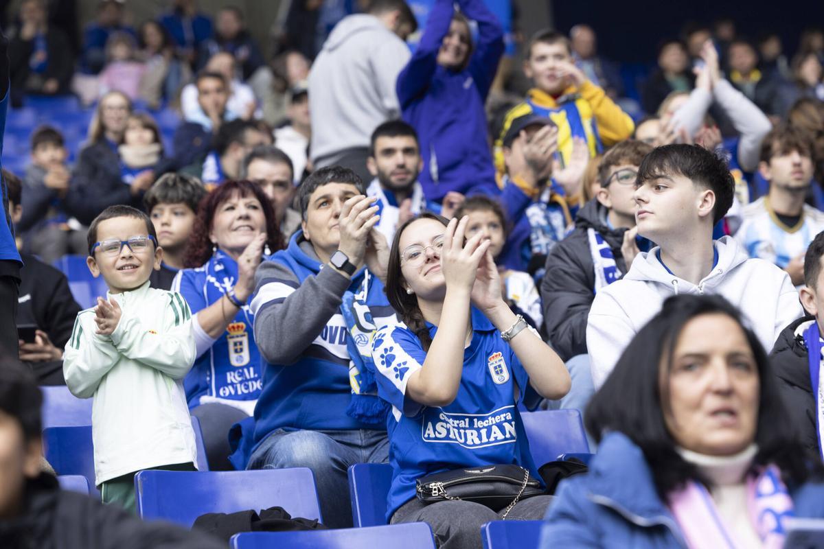 Las imágenes del partido entre el Real Oviedo y el Rayo Vallecano en el ...
