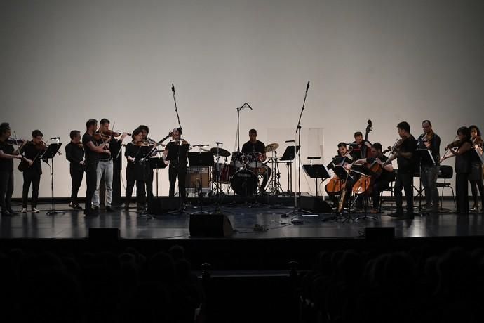 20-04-19 GENTE Y CULTURA. AUDITORIO ALFREDO KRAUS. LAS PALMAS DE GRAN CANARIA. Concierto Bach Rock. Clausura del International Bach Festival 2019 con un concierto de la orquesta del festival y el guitarrista Iñaki Antón, de Extremoduro  | 20/04/2019 | Fotógrafo: Juan Carlos Castro