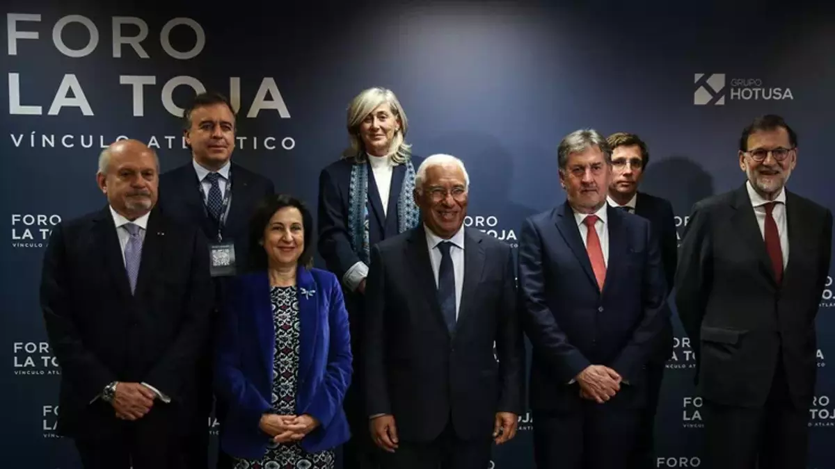 Pedro Cateriano, Margarita Robles, António Costa, Amancio López y Mariano Rajoy, en primera fila.