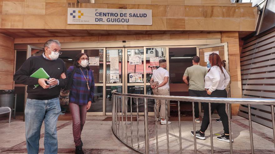 Canarias se adentra en la epidemia de gripe y 'rescata' las mascarillas en hospitales, centros de salud y residencias