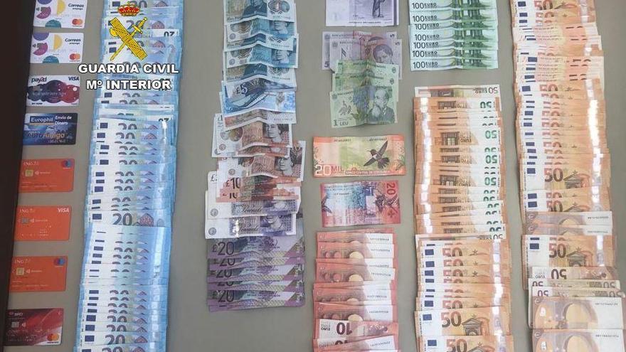 Die Guardia Civil fand 8.000 Euro Bargeld.