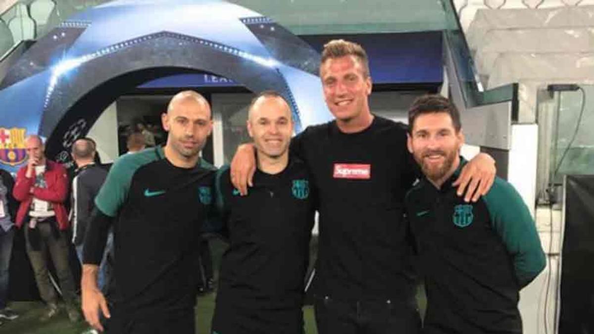 Maxi López, junto a Messi, Iniesta y Mascherano