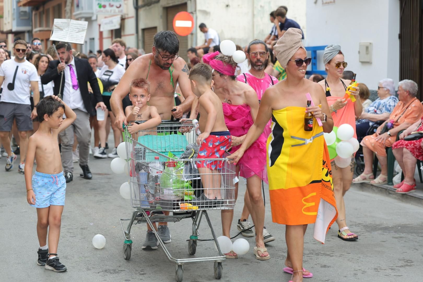 Galería | El Grau disfruta de su desfile de peñas