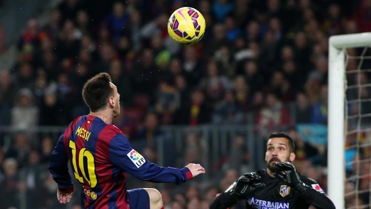 Miguel Ángel Moyá se medirá una temporada más a Leo Messi como portero del Atlético