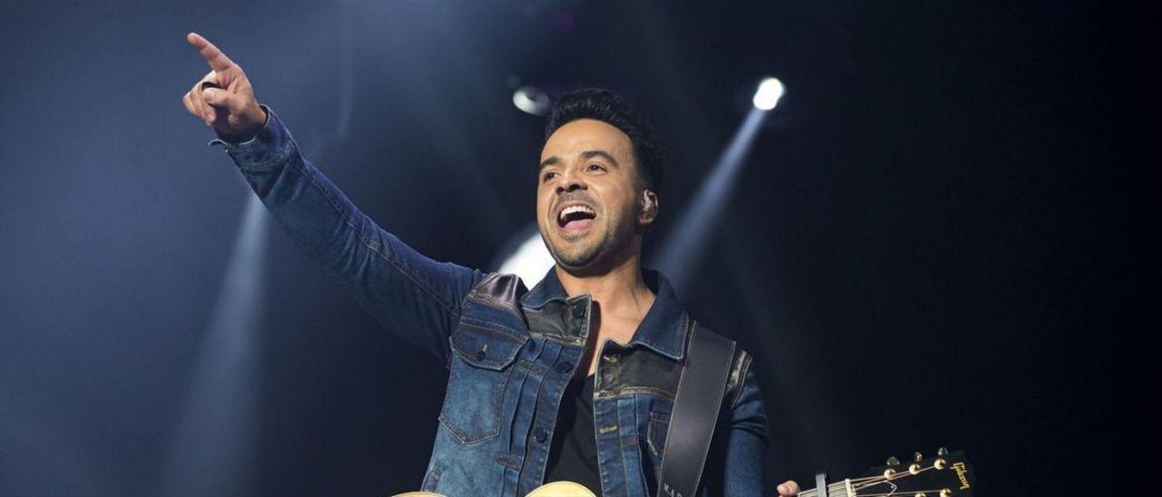 El artista Luis Fonsi, en un concierto.