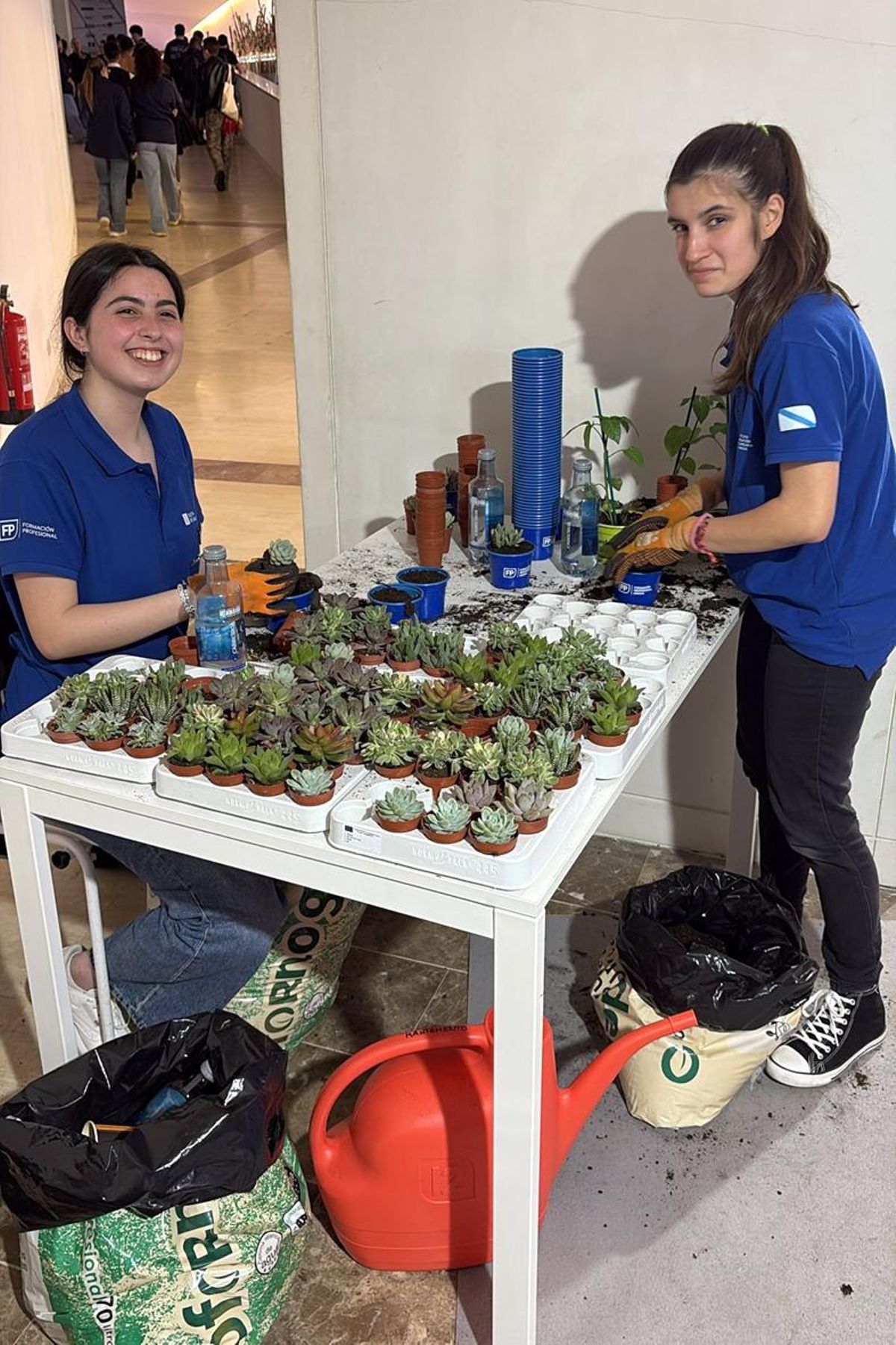 Dos de las alumnas.