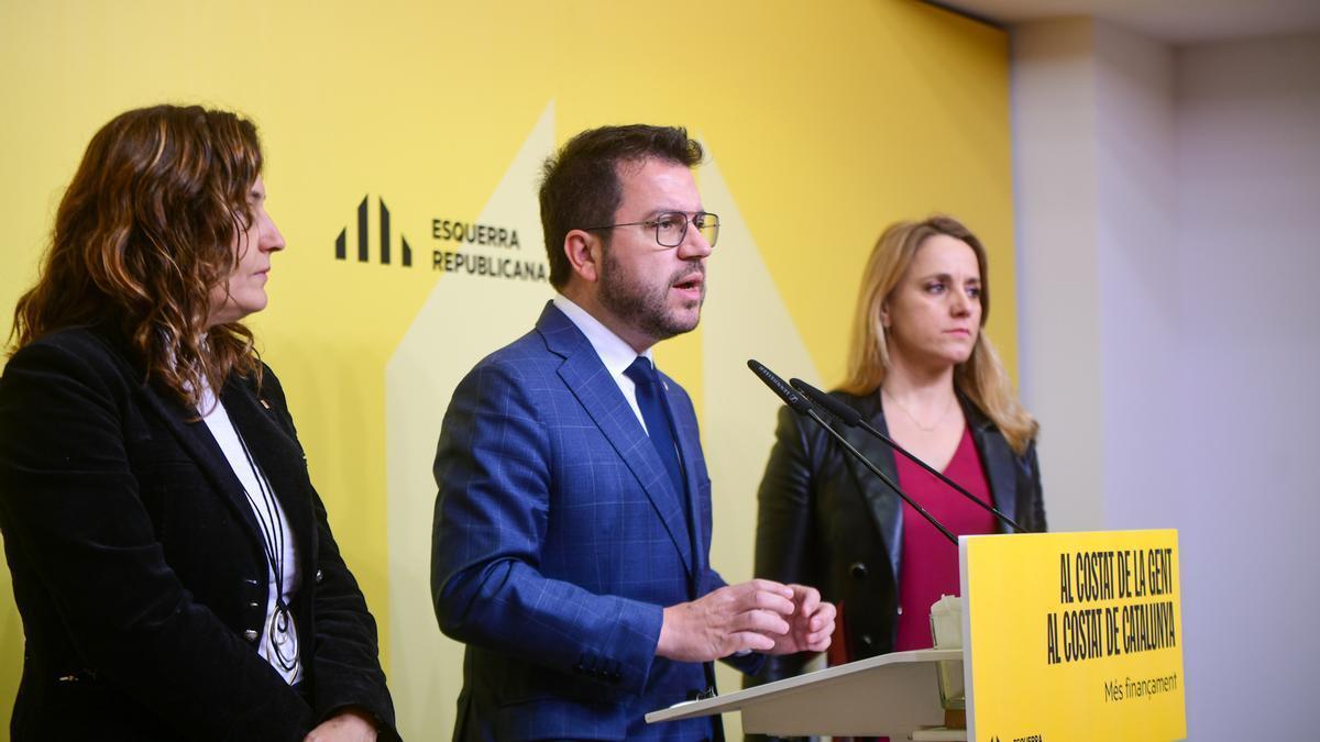 Laura Vilagrà, Pere Aragonès y Natàlia Mas este martes en la sede de ERC.