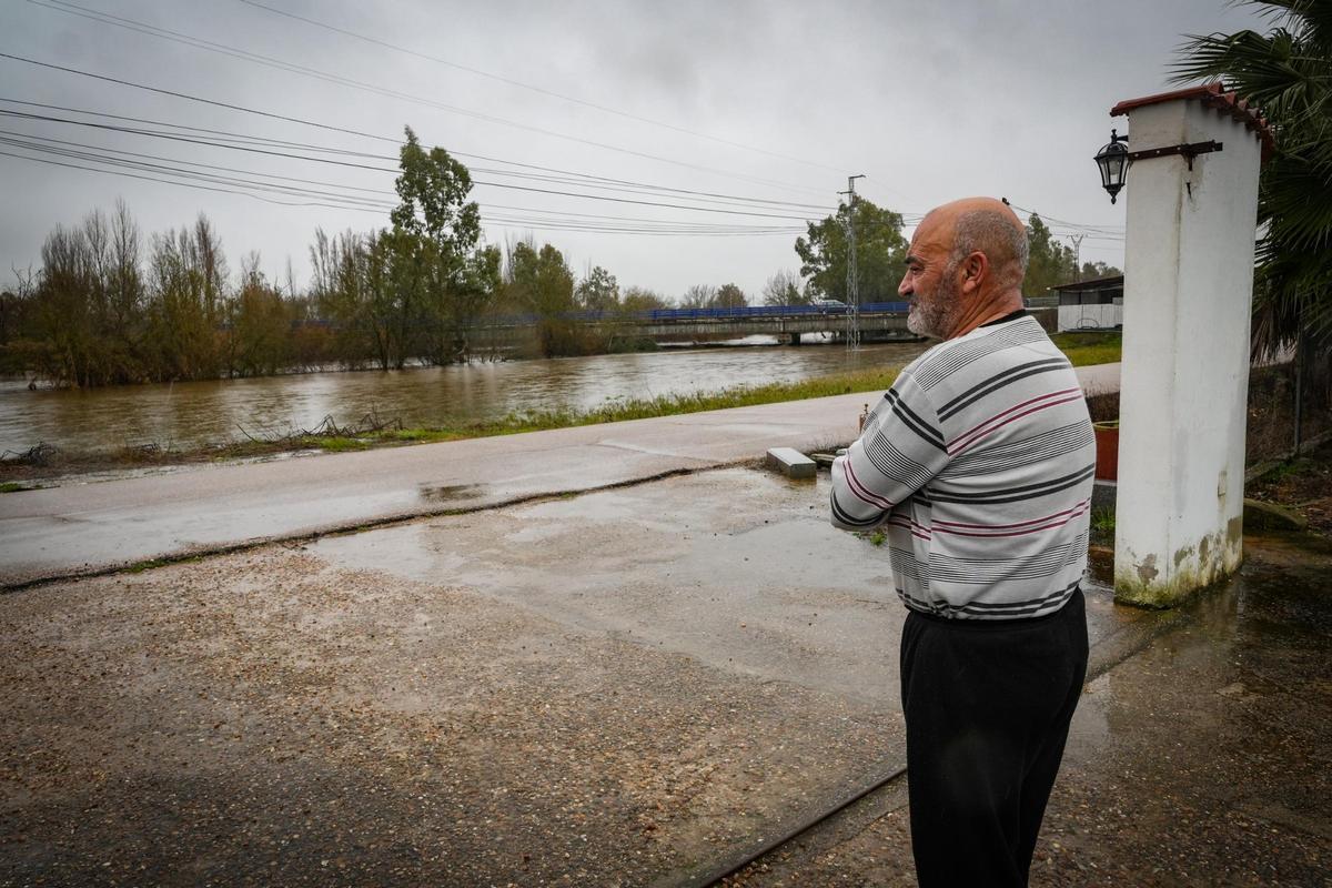 Uno de los vecinos desalojados de las casas aisladas de Gévora (Badajoz).