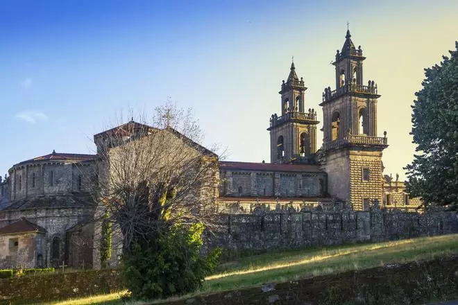 El rincón de Galicia famoso por su pan conserva hornos históricos y un monasterio monumental