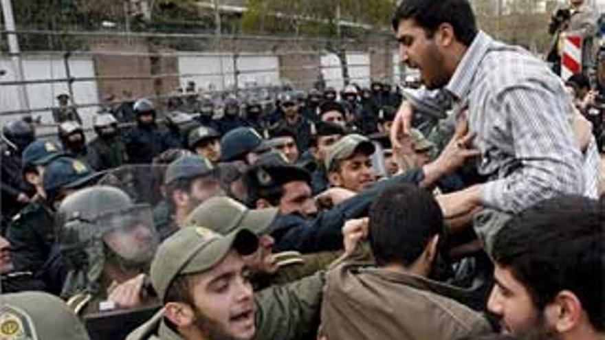 Irán recalca que Londres debe reconocer la violación de sus aguas territoriales