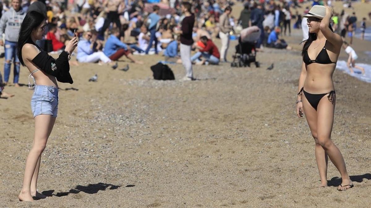 nnavarro42701103 barcelona 27 03 2018 ambiente en la playa de la barceloneta 180621161451