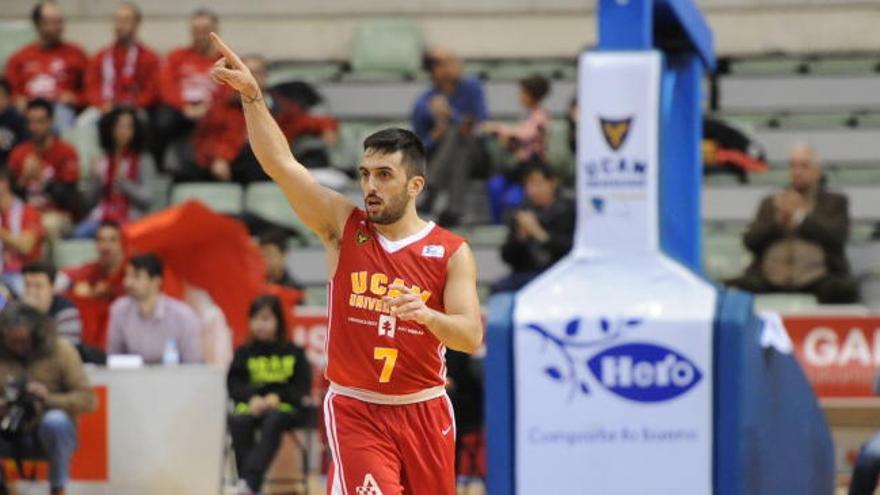 Campazzo: &quot;Estoy al 1.000% con el UCAM&quot;