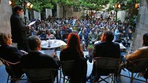 Una de las actividades celebradas en el patio del Museu Marès en ediciones anteriores de Barcelona Poesia.