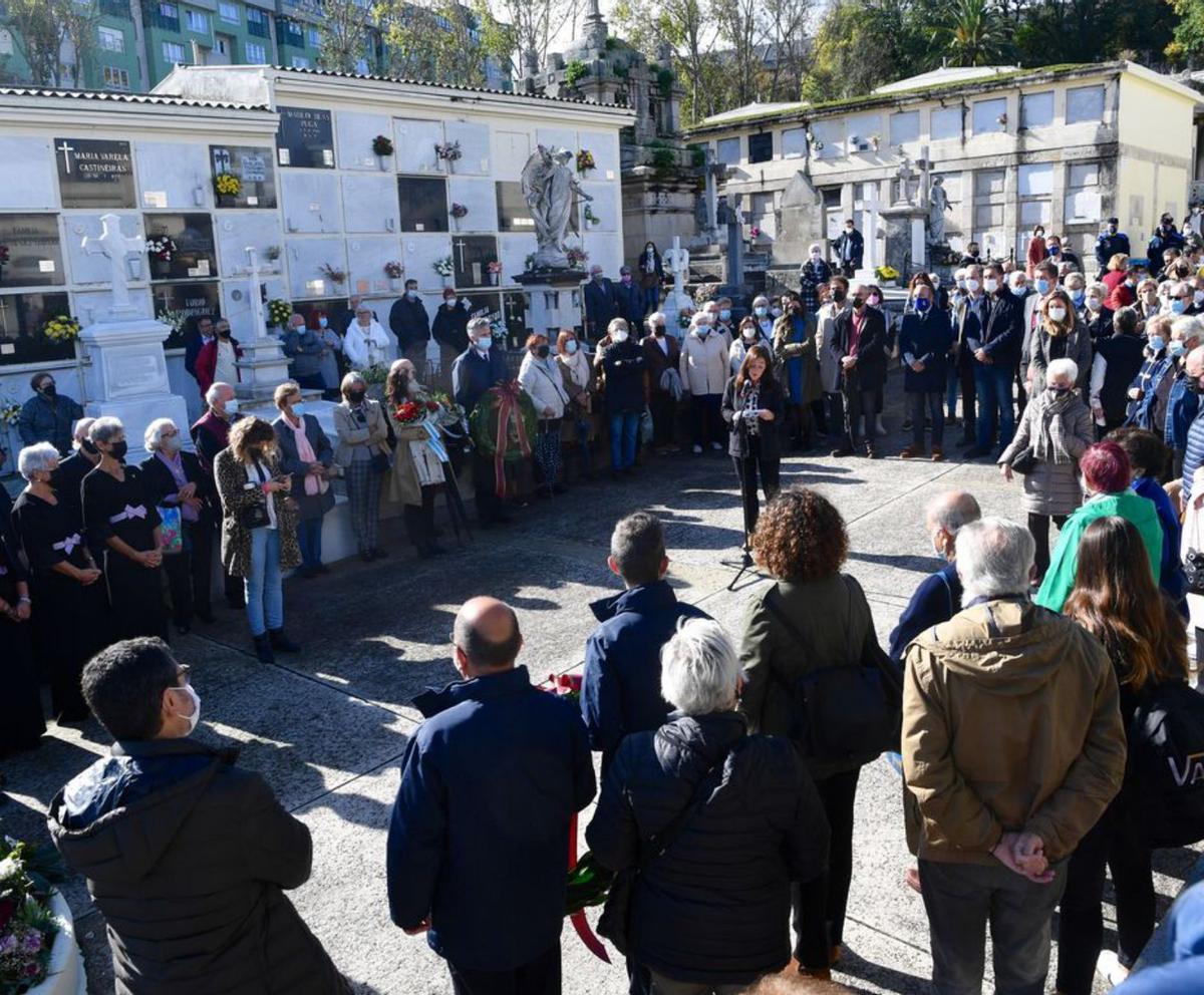 Ofrenda floral municipal a los fallecidos por la libertad. | // CARLOS PARDELLAS