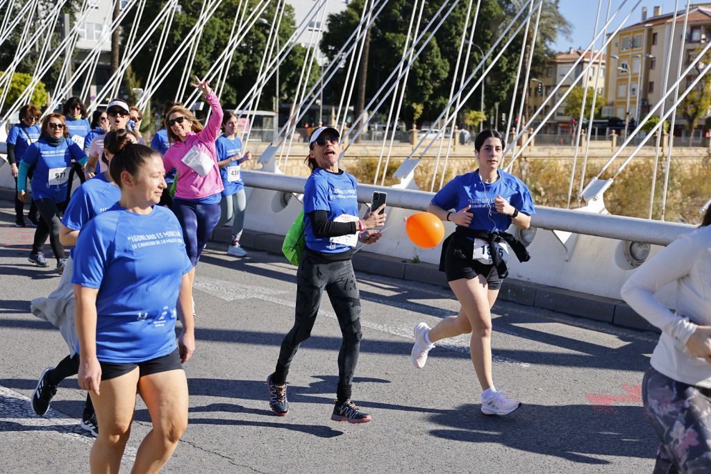 Imágenes del recorrido de la Carrera de la Mujer: avenida Pío Baroja y puente del Reina Sofía (I)