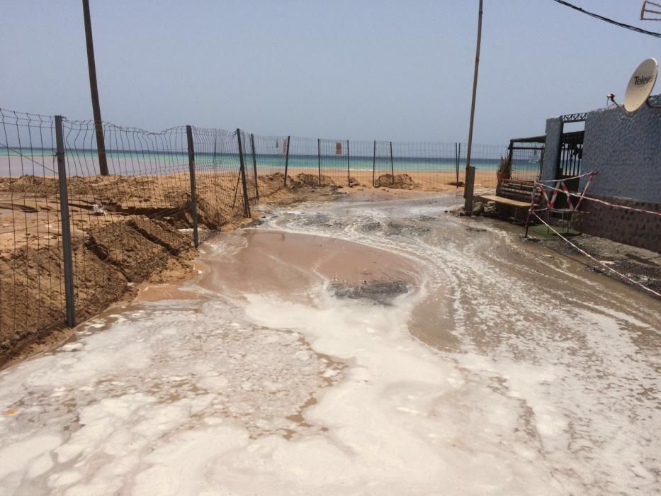 Inundación en las casas colindantes a la playa de Tauro