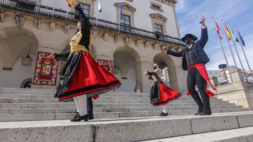 ¿Quieres aprender a bailar El Redoble? En Cáceres puedes hacerlo