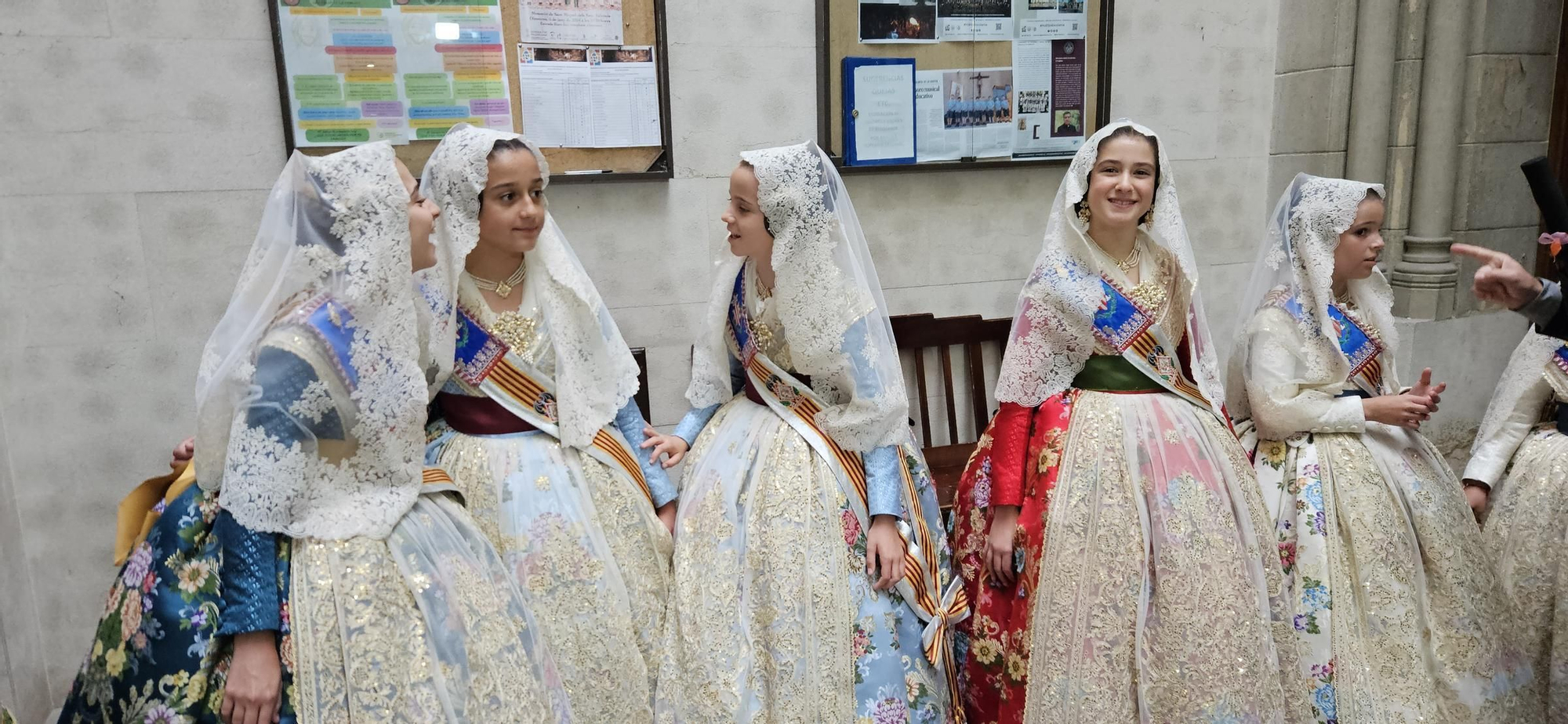 El Besamanos de falleras mayores y cortes 2024, en imágenes