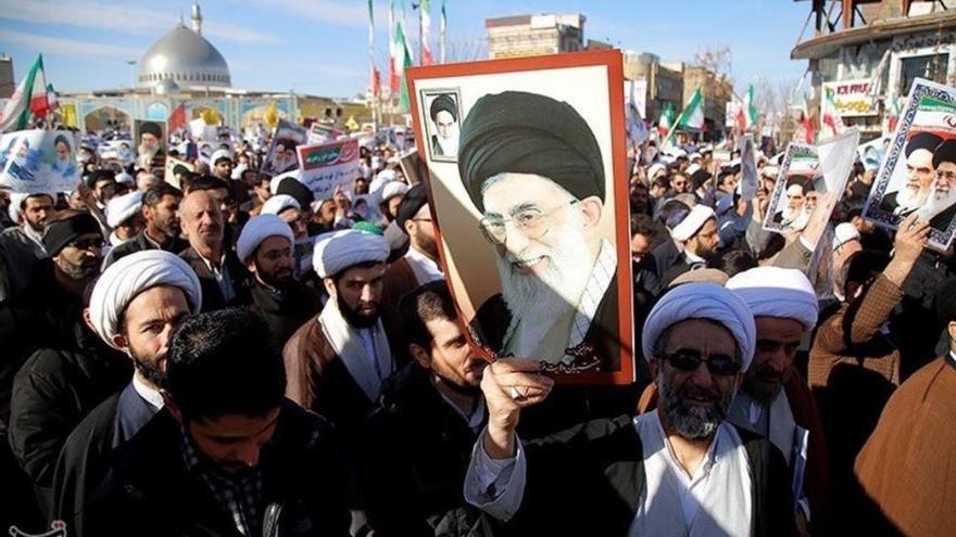 Miles de manifestantes muestran su apoyo al régimen iraní