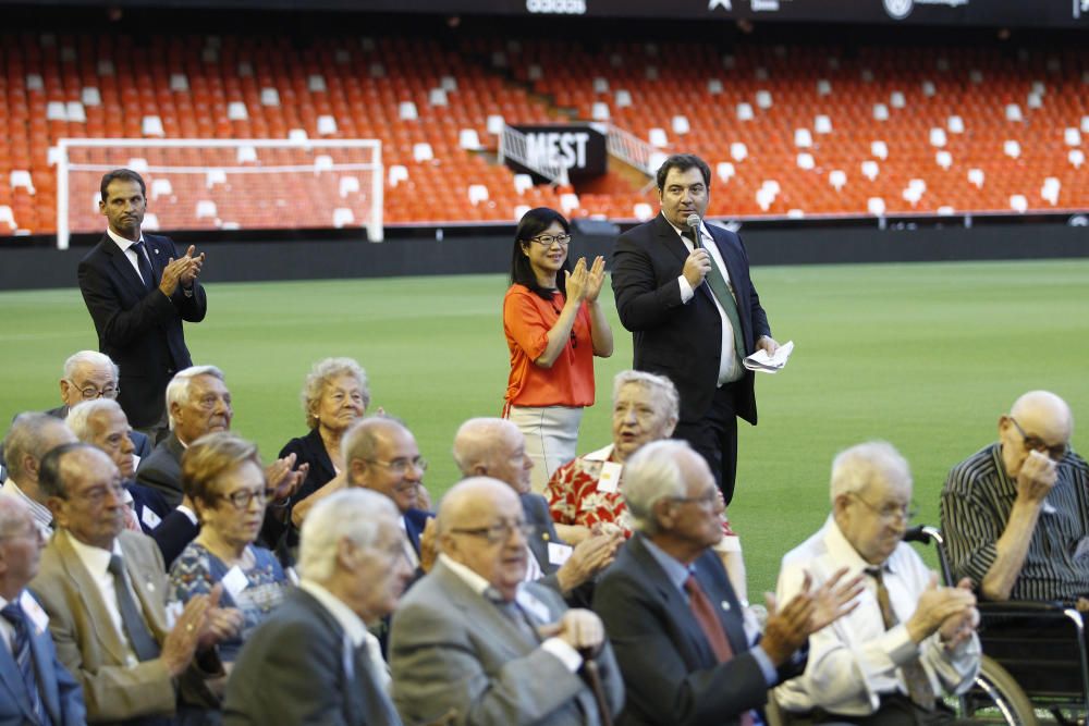 El Valencia rinde homenaje a sus socios más fieles