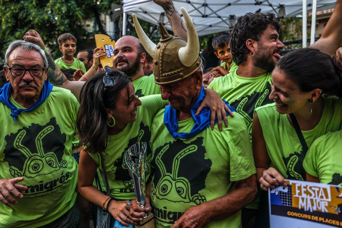 La calle Progrés se ha proclamado ganadora del concurso de decoraciones de la Fiesta Mayor de Gràcia de este año 2023. En esta ocasión, la temática en la que han trabajado los vecinos ha sido la película Bichos, bajo el nombre de Formigres.