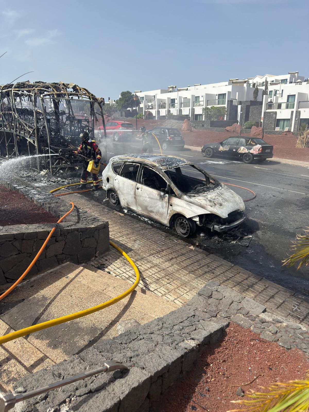 Incendio de una guagua en Lanzarote