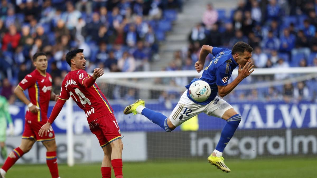 Un momento del encuentro entre el Real Oviedo y el Getafe.