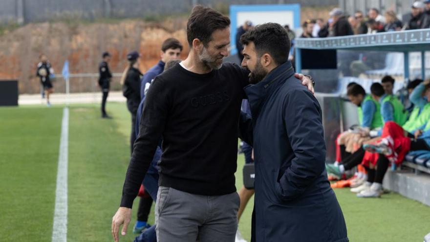 Guillermo Fernández Romo saludando a Abel Segovia. | VICENT MARÍ