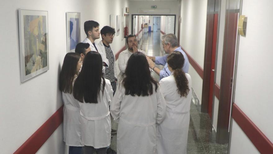 Residentes en el Complejo Hospitalario de Santiago. |  Xoán Álvarez