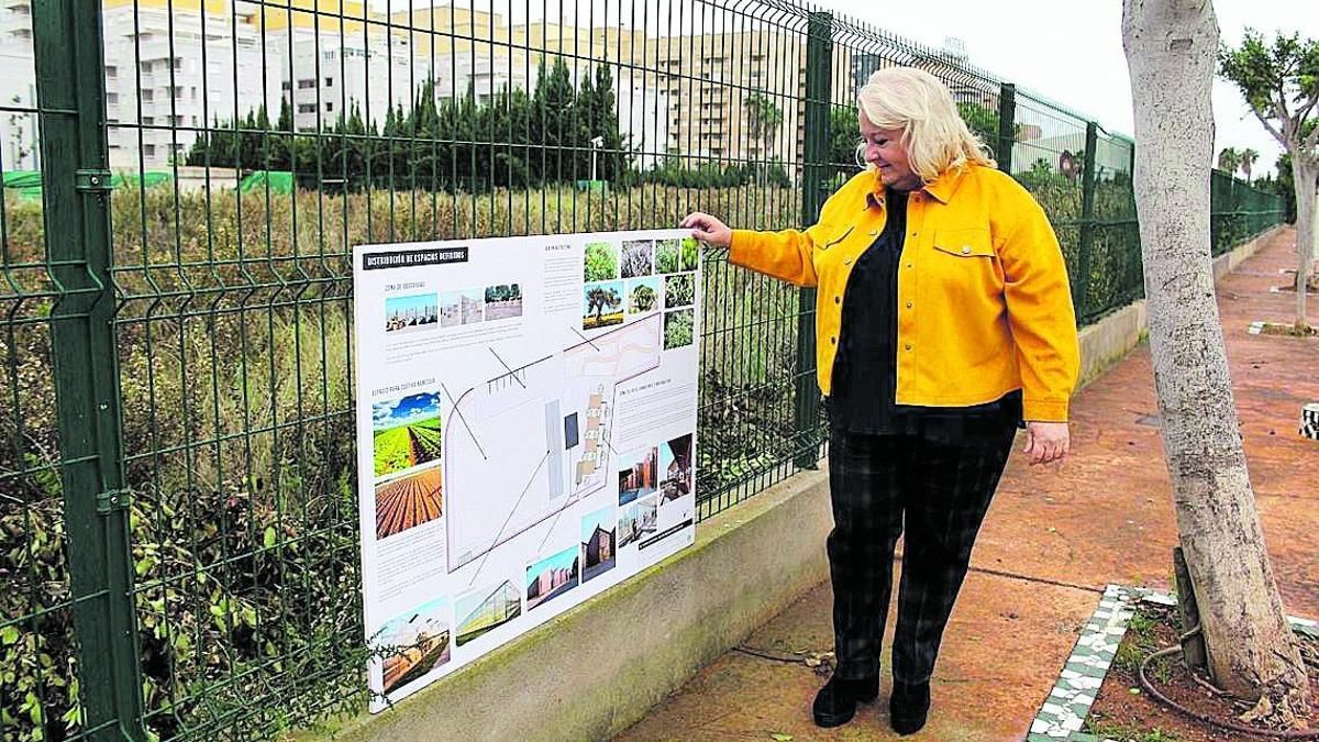 La alcaldesa, Araceli de Moya, explica que siguen trabajando en dar todos los pasos necesarios para poder llevar adelante el proyecto de estudios agrarios y jardín botánico para formar a jóvenes y como nuevo atractivo.