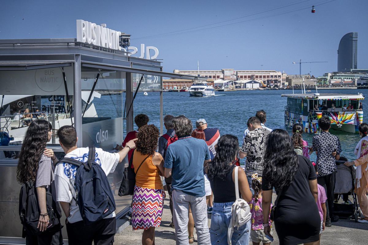 Bus Náutico: Colas de hasta dos horas para hacer el nuevo recorrido de diez minutos en barco