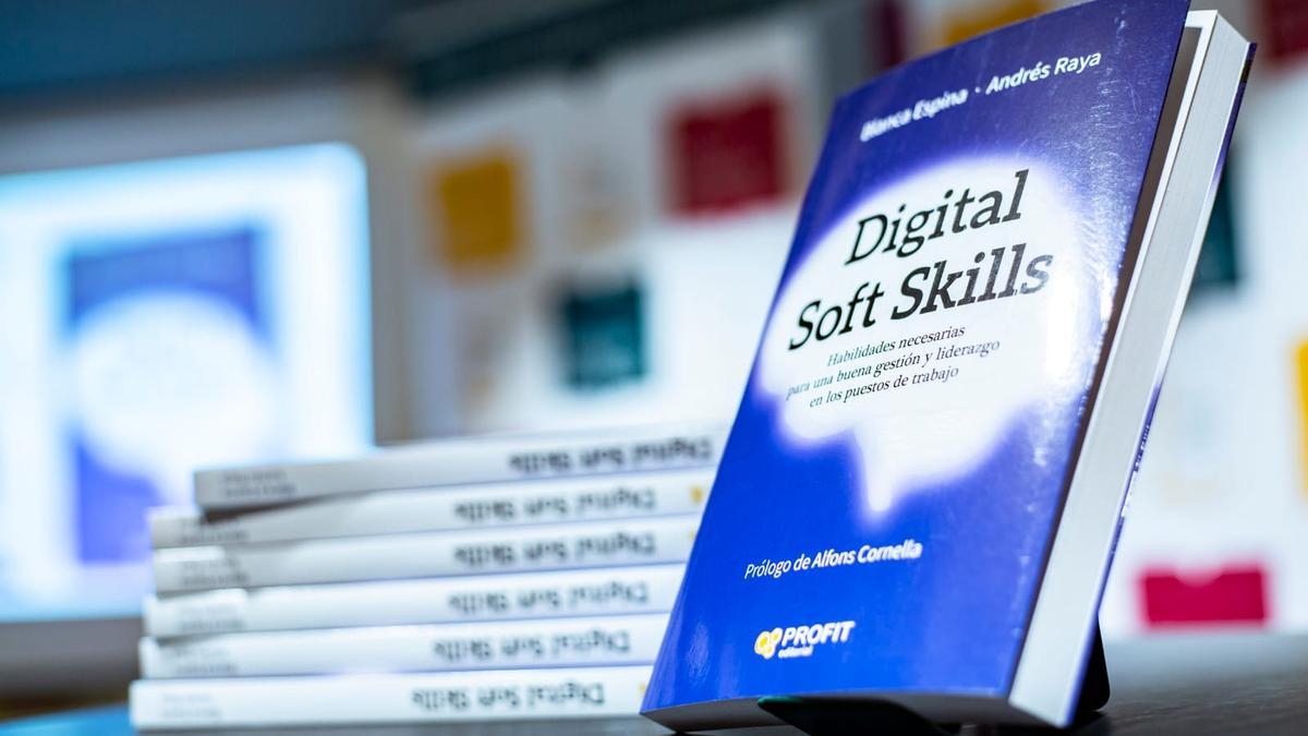 El llibre 'Digital Soft Skills' escrit per la Blanca Espina