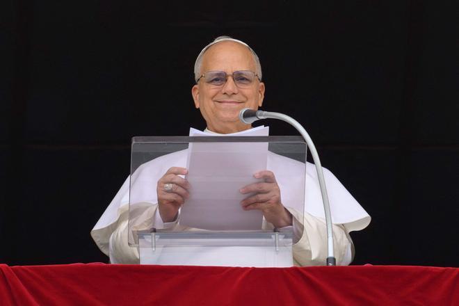 Ni zapatos rojos ni mocasines: este es el raro modelo de zapatillas Nike del papa León XIV antes de llegar al Vaticano