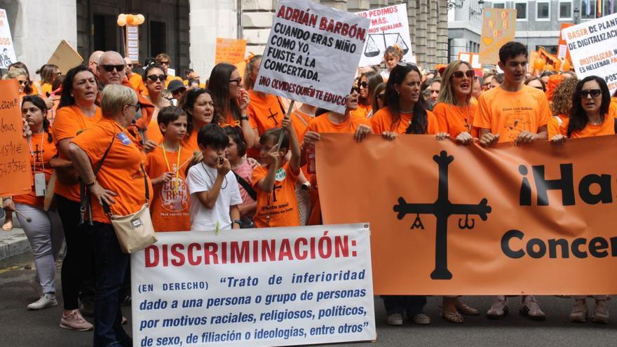 El Principado abona los sueldos de la concertada: los docentes cuentan con un empleador, los colegios; y un pagador, la Administración