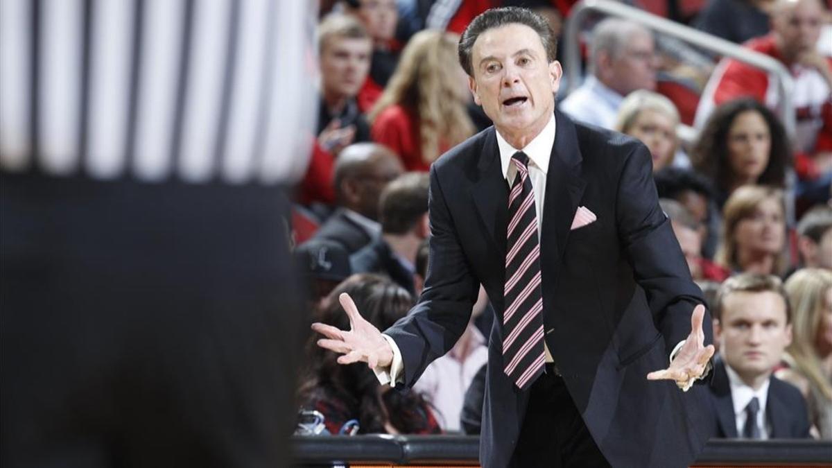 Pitino firmó un contrato de diez años por 50 millones de dólares con Louisville