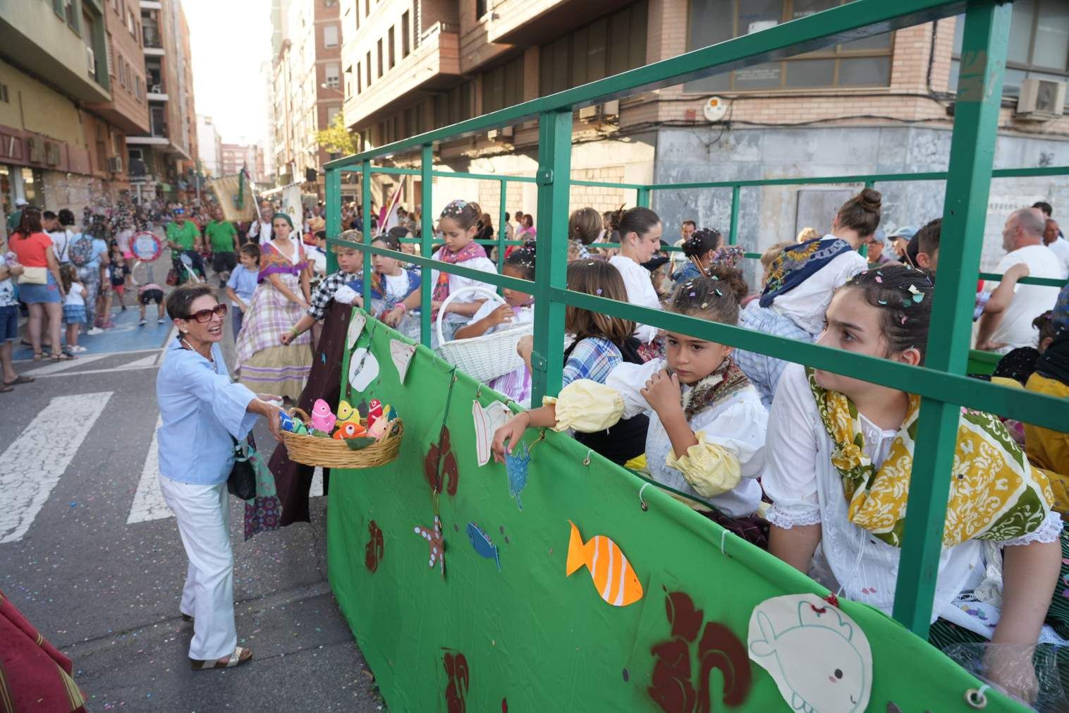 El Grau da inicio a las fiestas de Sant Pere con pólvora, bous y música