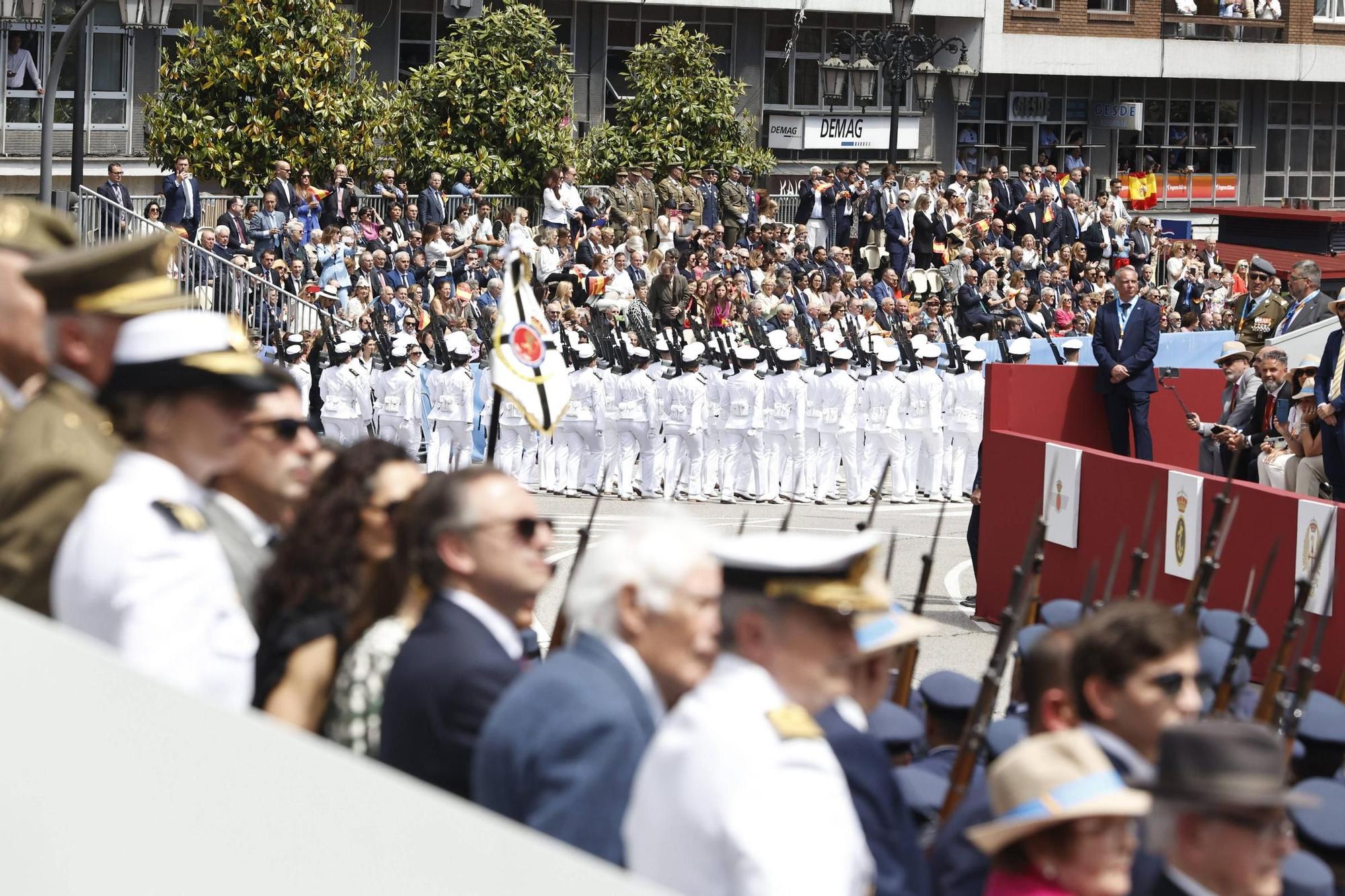 EN IMÁGENES: Así fue el multitudinario desfile en Oviedo por el Día de las Fuerzas Armadas