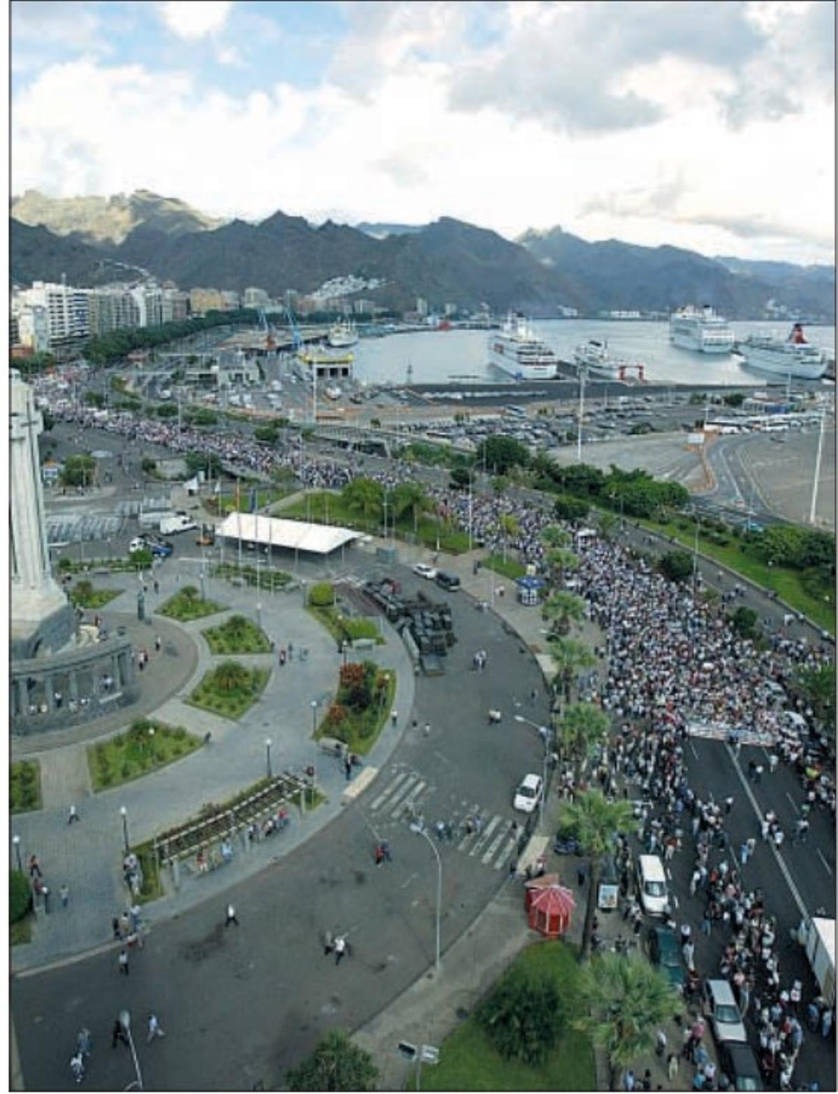 Manifestación en Santa Cruz de Tenerife en contra de las torres de Vilaflor.