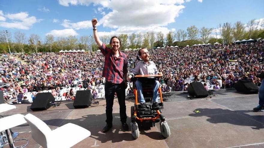 Iglesias defiende ante sus bases que un pacto con IU doblegará PSOE