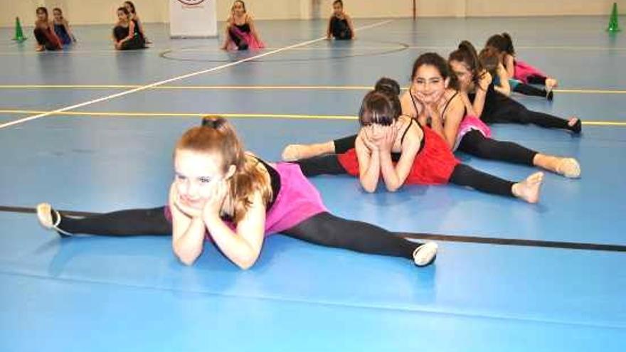 Un grupo de niñas durante la exhibición.